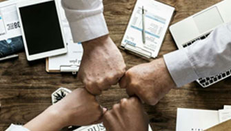 蘭州立正企業(yè)管理咨詢有限公司創(chuàng)辦于2007年，定位于提供各類企業(yè)所需的咨詢和培訓(xùn)服務(wù)。

給予客戶高質(zhì)量的服務(wù)于高價(jià)值的回報(bào)，將自身打造成為“鷹的個(gè)人，雁的團(tuán)隊(duì)”的專業(yè)培訓(xùn)機(jī)構(gòu)。

公司基于對(duì)本土企業(yè)的深刻理解，以服務(wù)企業(yè)為宗旨，以專注、專業(yè)為向?qū)В蚱髽I(yè)提供具有針對(duì)性的培訓(xùn)。