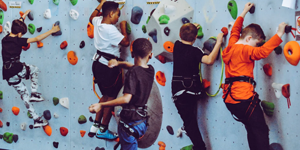 成立于2007年，基于對(duì)國(guó)有企業(yè)的深刻理解，以服務(wù)企業(yè)為宗旨，以專注、專業(yè)為導(dǎo)向，向企業(yè)提供具有針對(duì)性的咨詢與培訓(xùn)服務(wù)。給予客戶高質(zhì)量的服務(wù)與高價(jià)值的回報(bào)，將自身打造成為“鷹的個(gè)人，雁的團(tuán)隊(duì)”的專業(yè)培訓(xùn)機(jī)構(gòu)。我們追求實(shí)效、專業(yè)的培訓(xùn)效果，熱情、細(xì)致的服務(wù)質(zhì)量，這是蘭州立正承諾的起點(diǎn)。