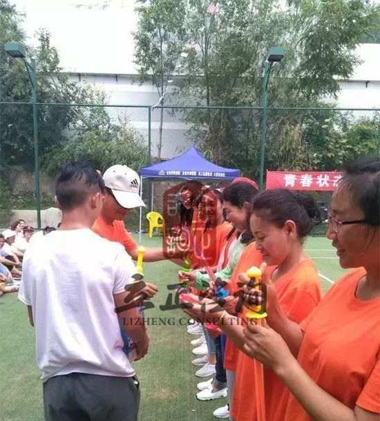 培訓快訊培訓時間：7月8日培訓單位：某幼兒園培訓課程：運動會培訓人數：80人蘭州運動會