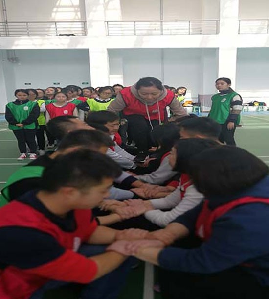 培訓快訊培訓時間：11月8-9日培訓地點:和平校區培訓單位:甘肅**大學培訓課程:拓展培訓人數：56人