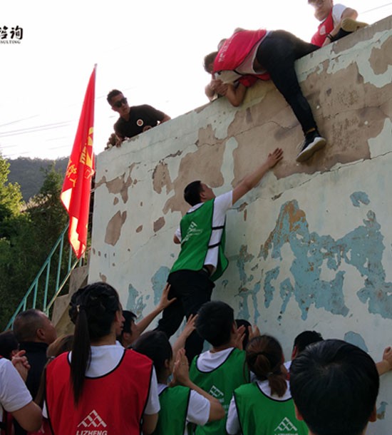 培訓快訊培訓時間：7月29日培訓地點:城建培訓中心培訓單位:蘭州火*商學院培訓課程:拓展培訓人數：28人