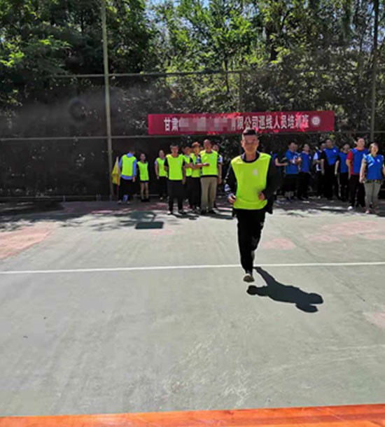 培訓快訊培訓時間：7月10日培訓地點：徐家山培訓單位：**學校培訓課程：拓展培訓人數：40人