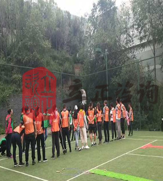 培訓快訊培訓時間：7月7日培訓地點:興隆山培訓單位:某發銀行培訓課程:拓展培訓人數：30人