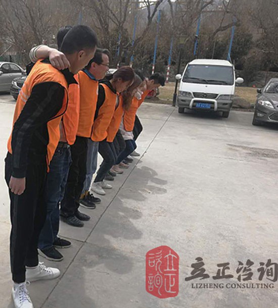 培訓快訊培訓時間：3月21日培訓地點:城建培訓中心培訓單位:蘭州**文化傳媒公司培訓課程:拓展培訓人數：19人