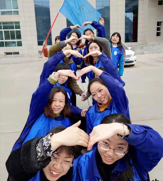 培訓時間：3月6日培訓地點:單位院內培訓單位:**集團三八活動培訓課程:拓展培訓人數：75人