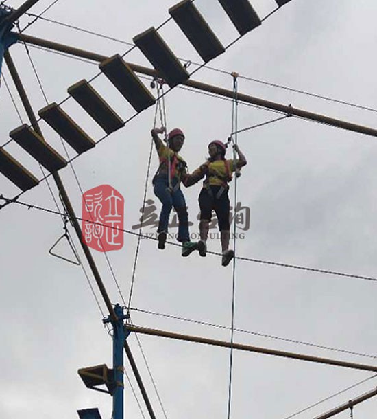 培訓快訊培訓時間：6.30-7.1培訓地點:城建培訓中心培訓單位:某餐飲公司培訓課程:拓展培訓人數：42人