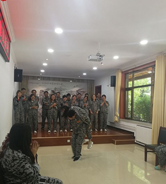 培訓快訊培訓時間：6月28－29日培訓地點：城建培訓中心培訓單位：中科院**中心培訓課程：拓展培訓人數：22人